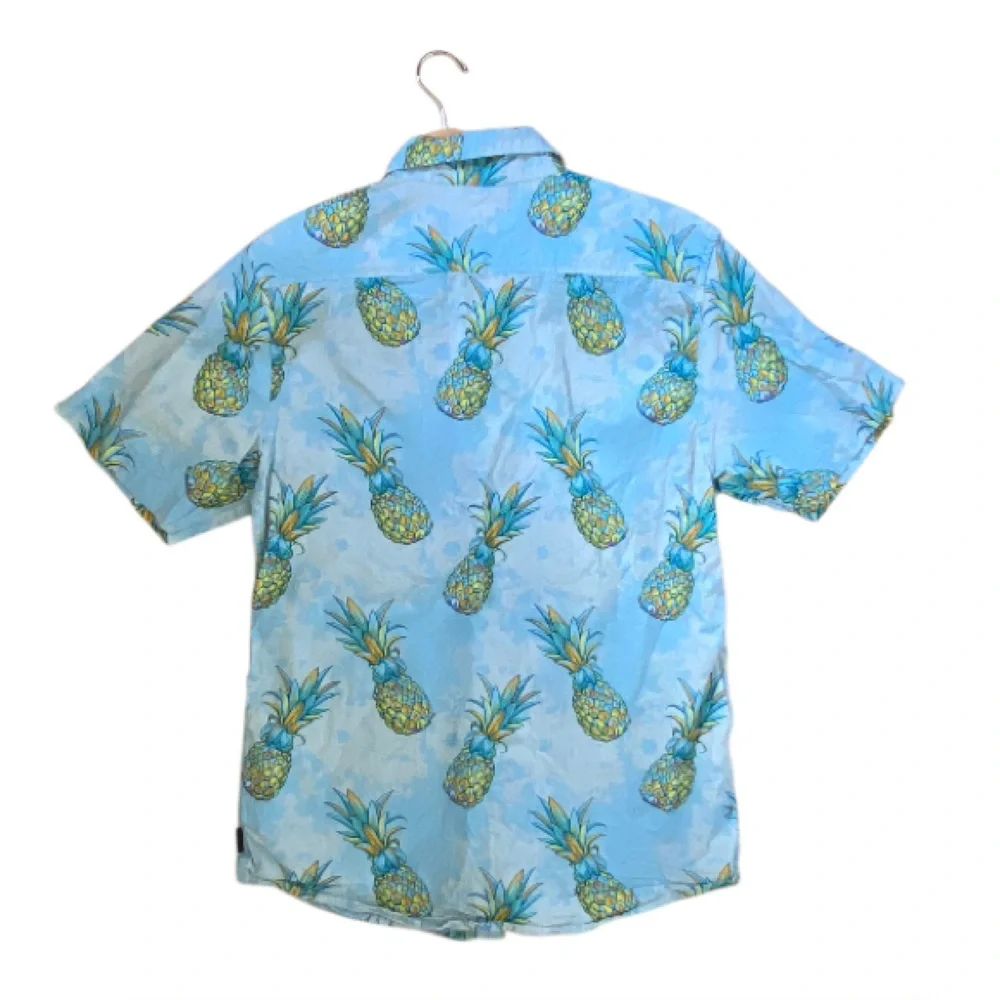 OCEAN CURRENT Cloudy Sky Pineapple Tropical Short-Sleeve Men’s Shirt Size M
